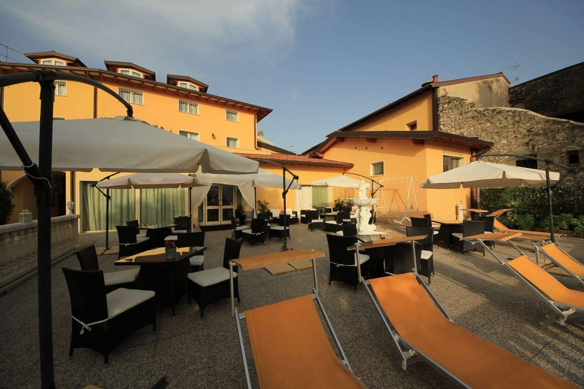 Hotel Borgo dei Poeti Romantik Wellness&SPA Manerba del Garda Exterior foto