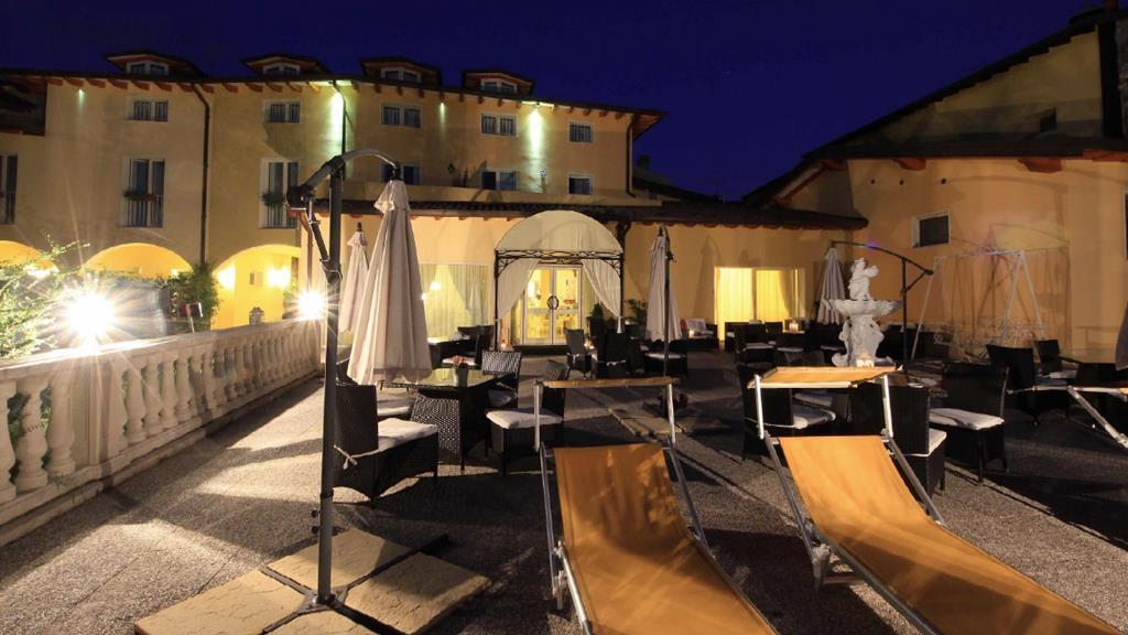 Hotel Borgo dei Poeti Romantik Wellness&SPA Manerba del Garda Exterior foto